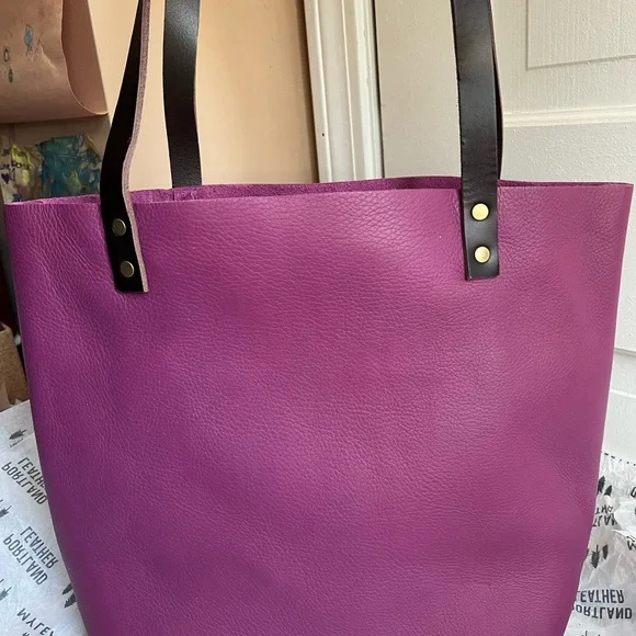 Portland Leather medium Tote Bag in Iris - Picture 3 of 8